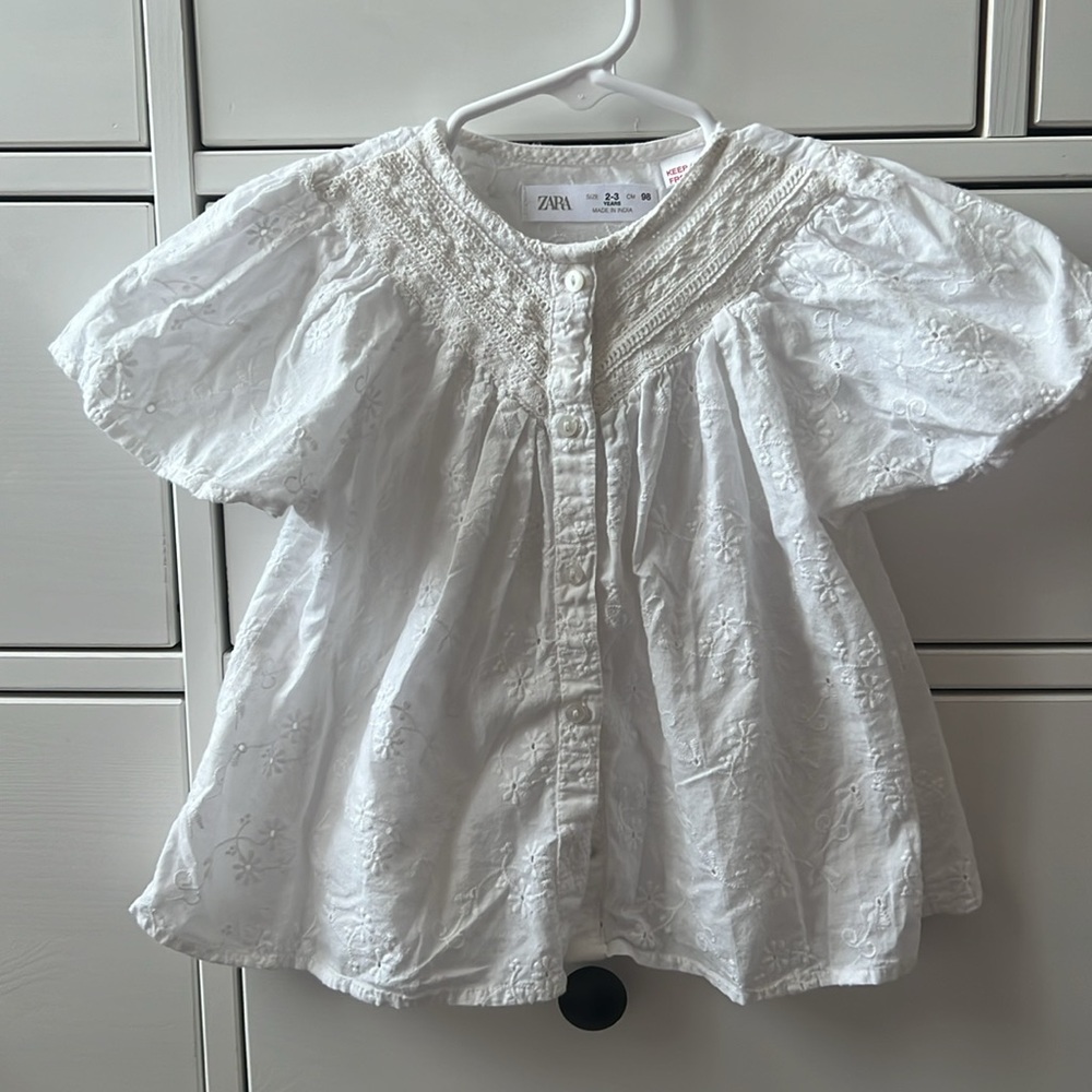 Eyelet button front top 2T - 3T